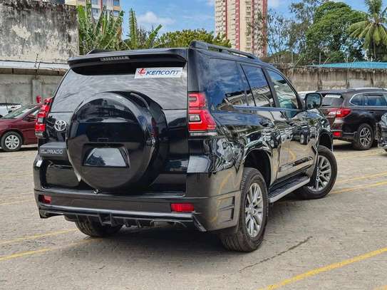 Toyota land cruiser KAKADU Grey 2019 image 14