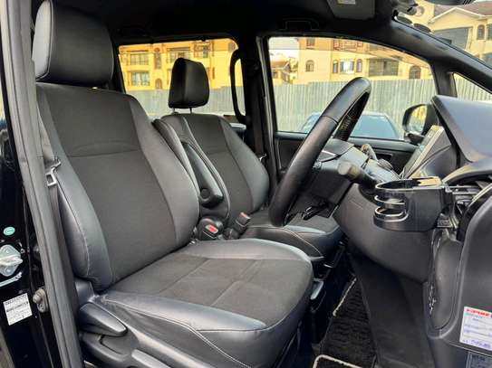 Toyota Noah black color fully loaded 2018 model image 5