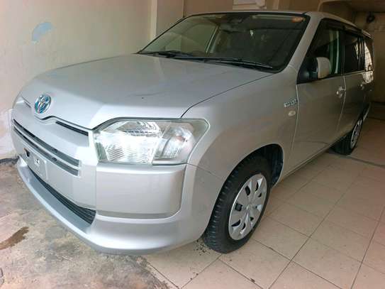 Toyota succeed TXG hybrid image 3