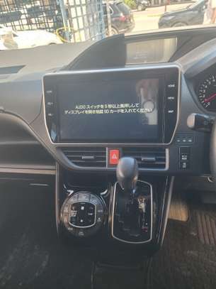 Toyota Noah 7-Seater purple Automatic Van 2019 image 4