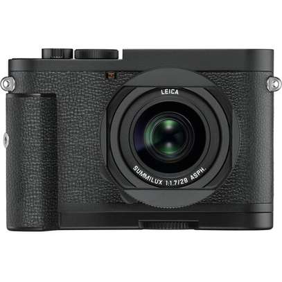 Leica Q2 Monochrom Digital Camera image 2