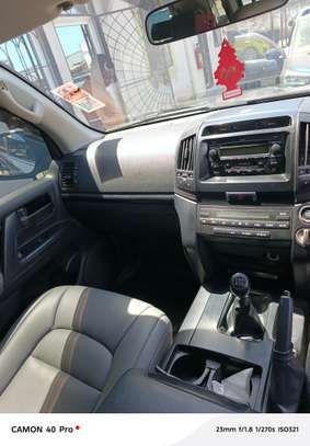 Landcruiser V8 Manual Diesel is on sale in mombasa image 11