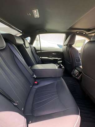 Toyota crown newshape hybrid on sale in Kenya image 10