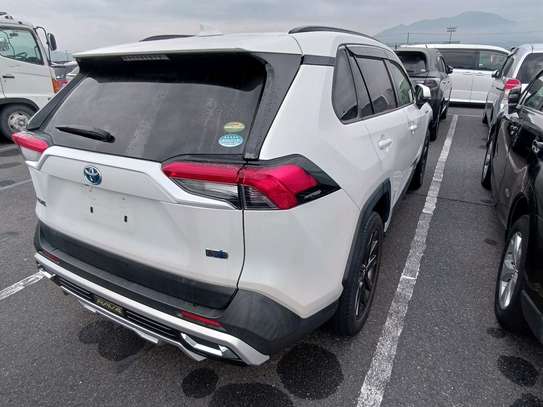 Toyota RAV4 SUV White Stylish Comfortable image 11