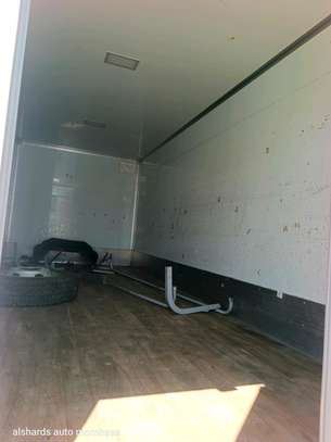 ISUZU NPR88 box body image 3