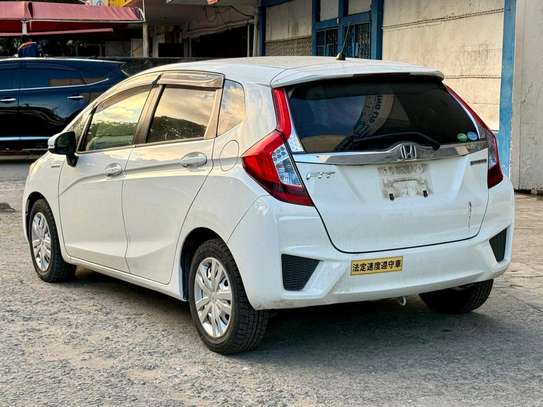 Honda fit hybrid image 4