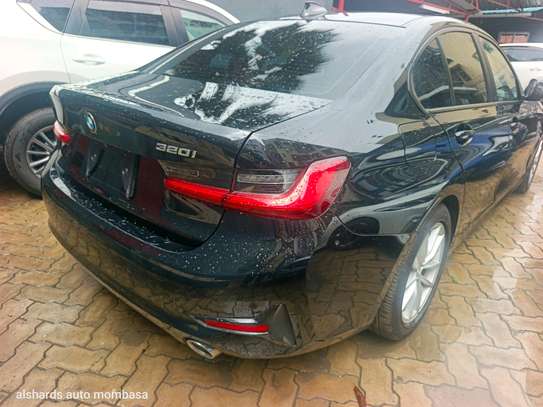 BMW 320i image 10