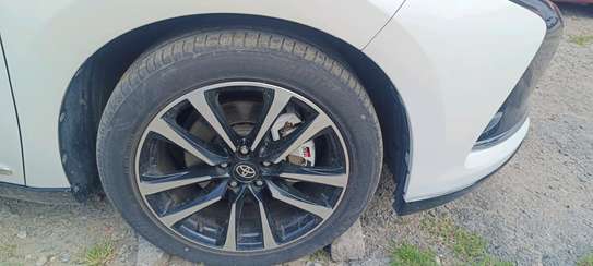 Toyota Harrier GR White 2018 2wd image 3