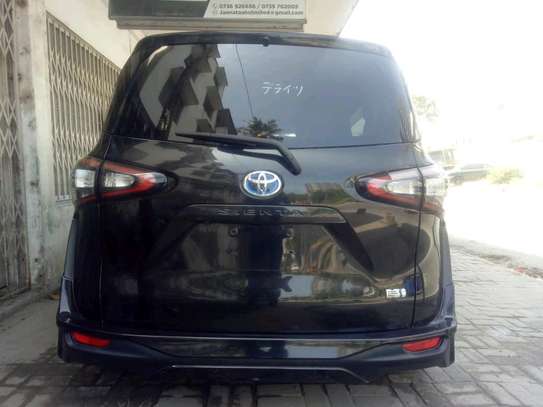 Toyota Sienta hybrid black 2018 XD-L image 14