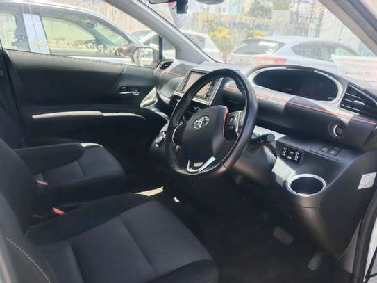 Toyota sienta hybrid system image 6
