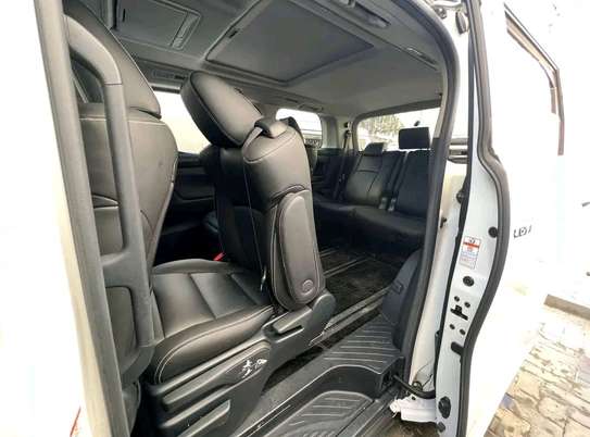 Toyota Alphard  sunroof image 6