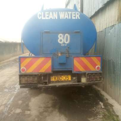Mitsubishi water bowser image 4