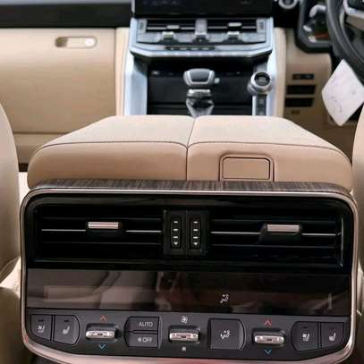 Toyota landacruiser 2022 image 6