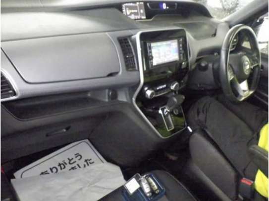 2020 NISSAN SERENA image 2