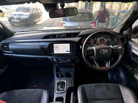 Toyota hilux image 3