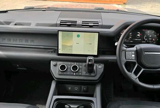 Land Rover Defender image 12