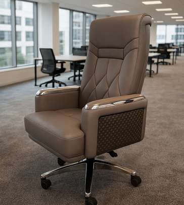 Office Chair: CEO Executive Office Seat image 2