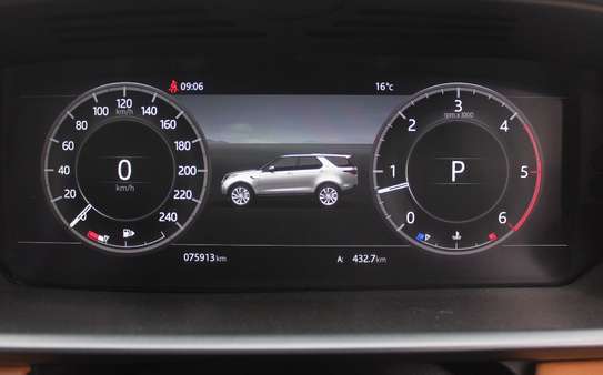 Landrover Discovery 5 7 Seater 2018 75,000 Kms image 9
