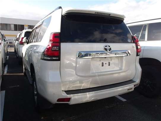 2019 TOYOTA LAND CRUISER PRADO TX L Package 4WD image 4