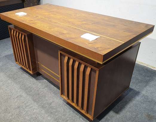 Office Desk:  Executive 1400mm Durable Desk with 2 Cupboards image 6