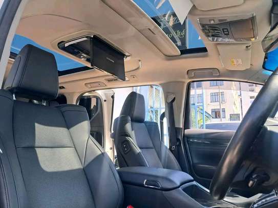 Toyota Alphard  with  sunroof image 5