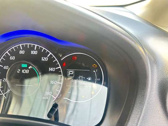 Make Nissan Note 2017 model white colour image 4