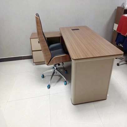 Office Desk: 1.4m Polished Executive Desk With File Drawers image 2