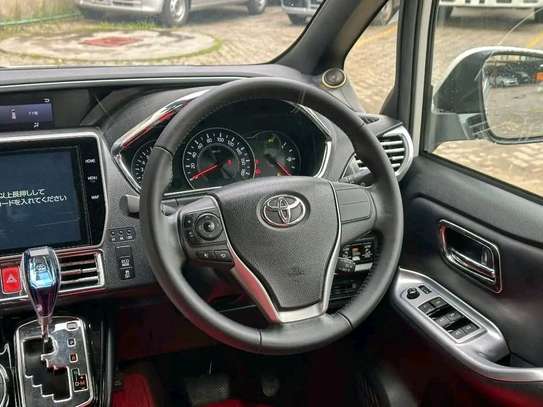 Toyota Noah hybrid white WxB ZRR 2019 image 8