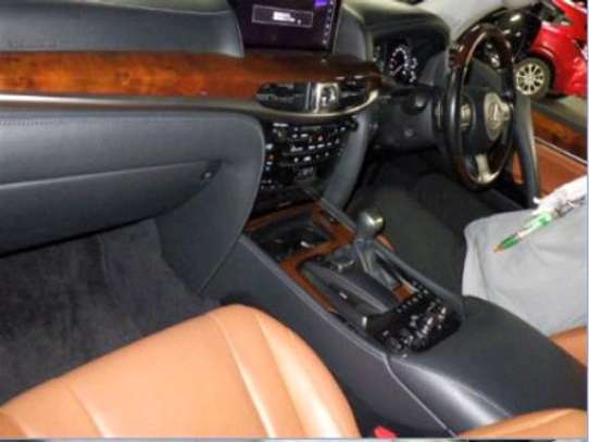 2017 Lexus LX570 image 3