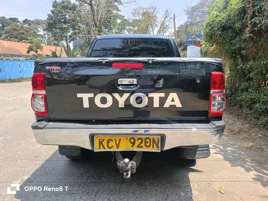 TOYOTA HILUX DOUBLE CAB MANUAL 2011 MODEL image 2