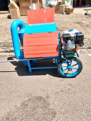 Multifunctional grain thresher powered by 7.5hp engine image 29