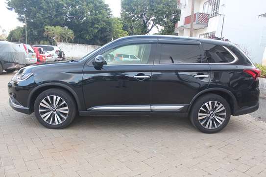 Mitsubishi Outlander 2.4l 4WD 7 Seater 2019, 109,000 Kms image 3