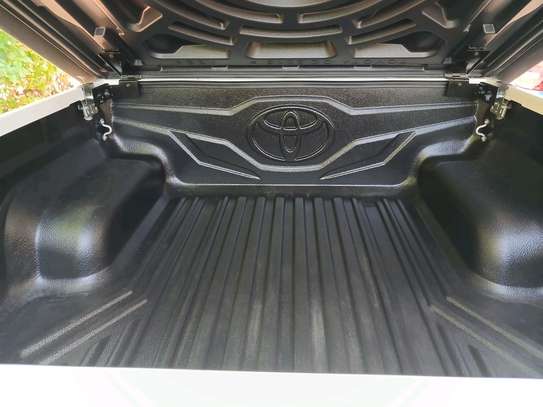 TOYOTA HILUX DOUBLE CABIN 2019MODEL image 5