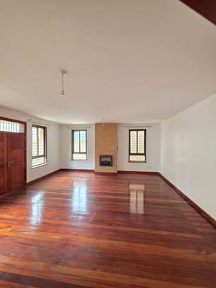 5 Bed Townhouse with En Suite at Lavington image 3