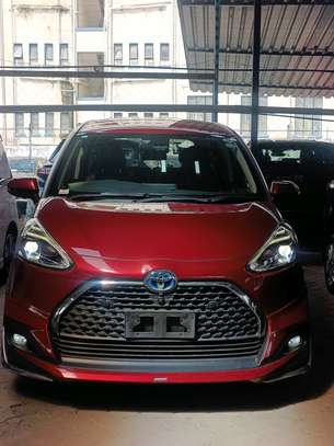 Toyota Sienta hybrid Redwine 2019 image 4