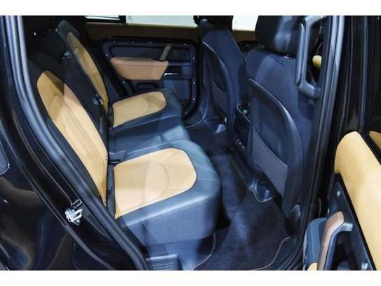 2022 LAND ROVER DEFENDER 110X D300 image 9