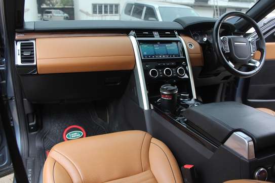 Landrover Discovery 5 7 Seater 2018 75,000 Kms image 5