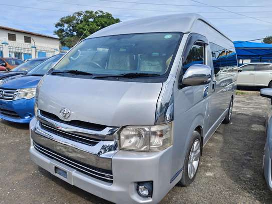 Toyota Hiace 9l manual diesel silver 2018 image 5