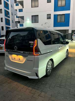 Nissan Serena epower white 2019 image 9