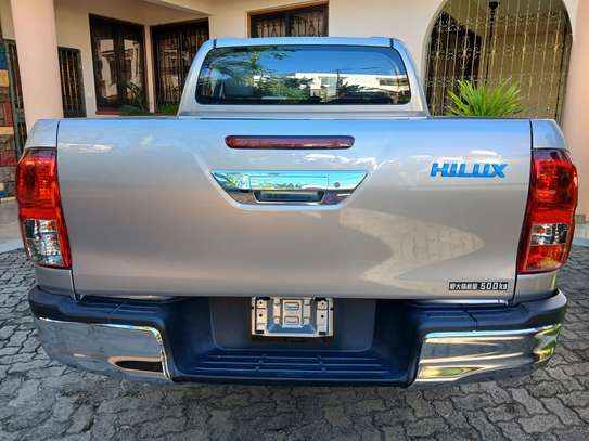 2019 Toyota Hilux double cab Offer image 4