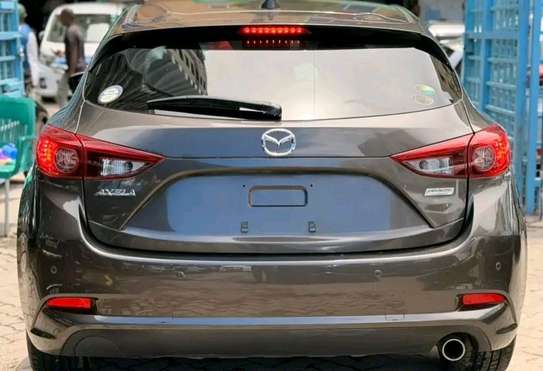 Mazda Axela image 2