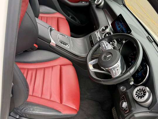 2019 Mercedes Benz GLC220d image 4