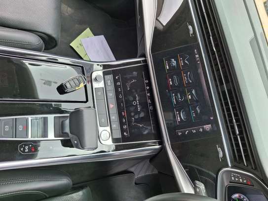 Audi Quattro Q8 2019 Sunroof image 5