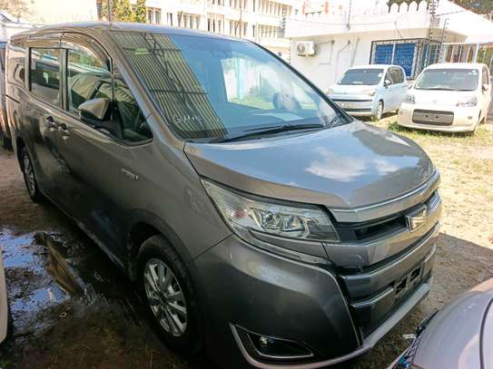 Toyota Noah hybrid grey image 2