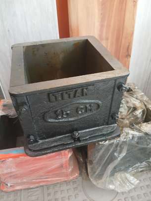 Concrete cube mould image 5
