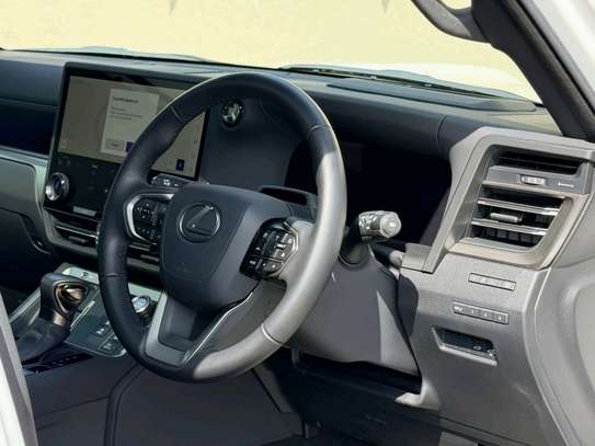 2024 Lexus GX550 image 3