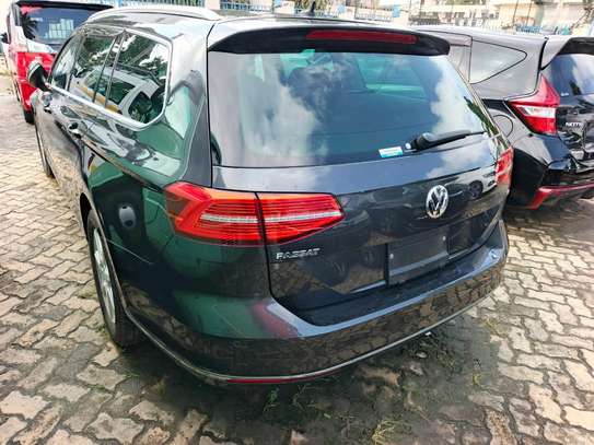 Volkwagen Passat hatchback image 5