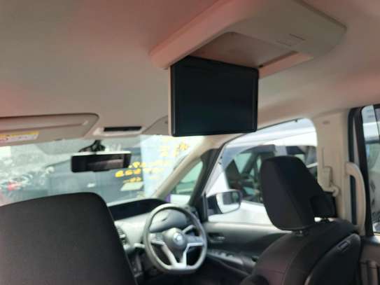 Nissan Serena empower image 6