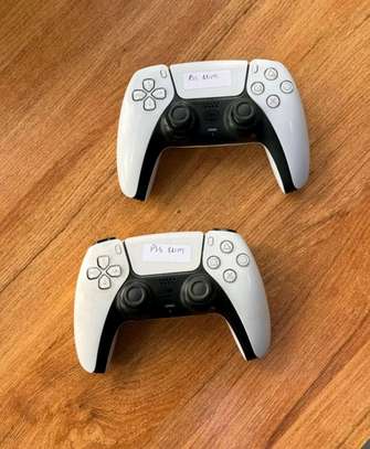 Ps5 controllers.. image 2