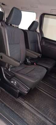 Toyota Noah hybrid Gold 2018 image 12